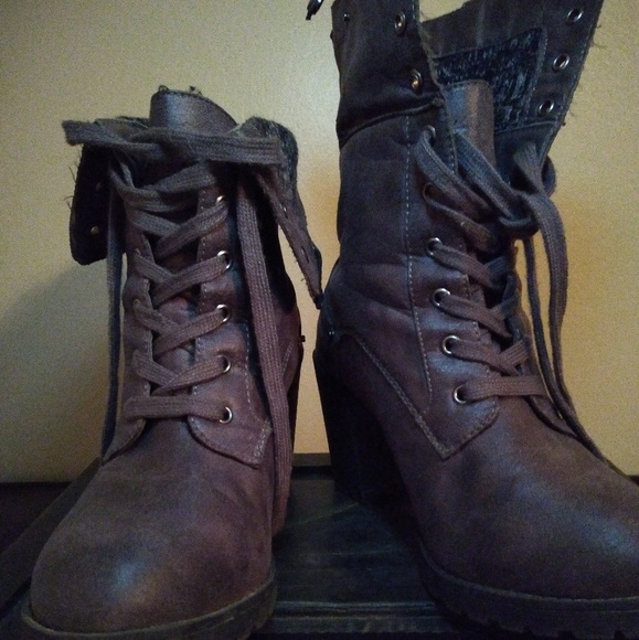 JustFab Chunky Boot - Picture 2 of 3